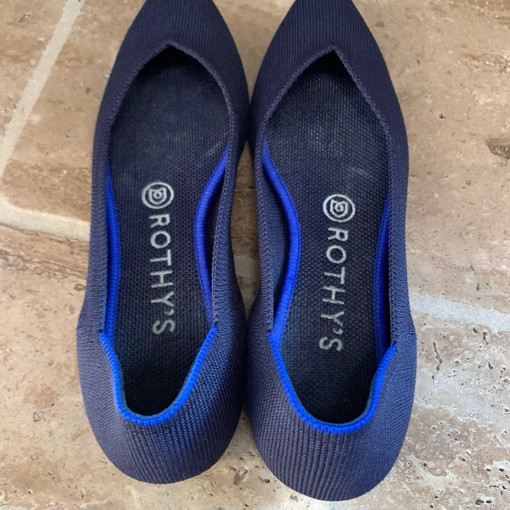 Navy blue Rothy’s ballet flats.